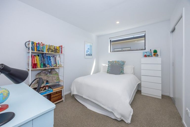 Photo of property in 30 Mount Creighton Crescent, Wanaka, 9305