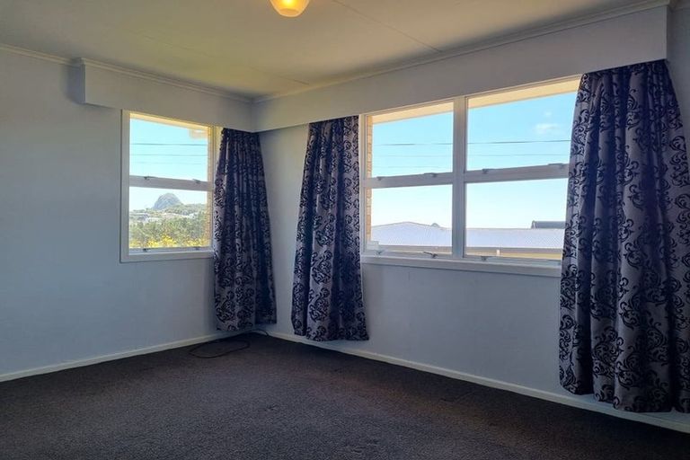 Photo of property in 124 Pioneer Road, Moturoa, New Plymouth, 4310