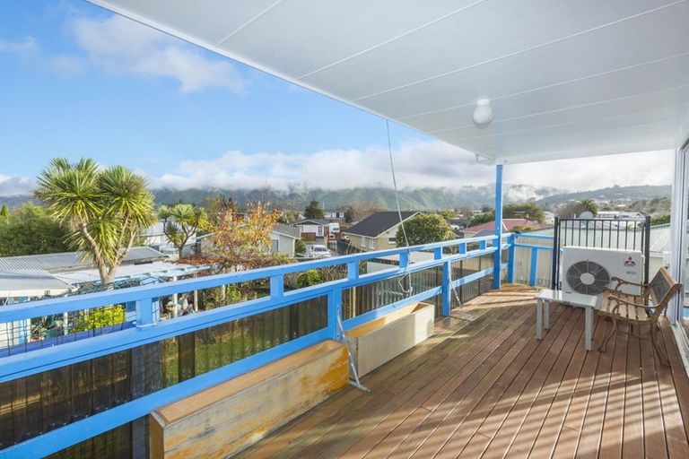 Photo of property in 53 Hillside Drive, Maoribank, Upper Hutt, 5018