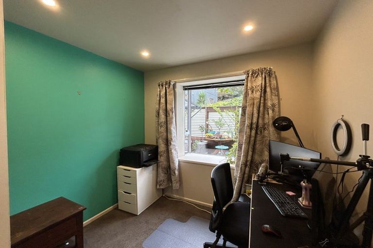 Photo of property in 49 Kakariki Grove, Waikanae, 5036