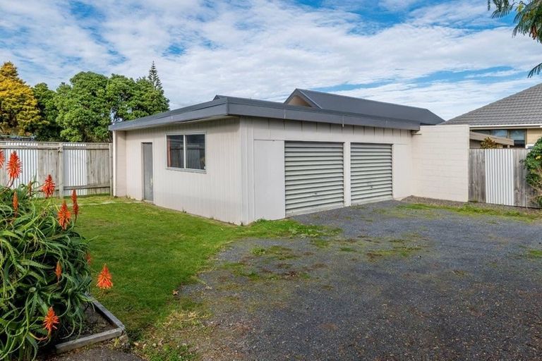 Photo of property in 16 Eruini Street, Waikanae Beach, Waikanae, 5036