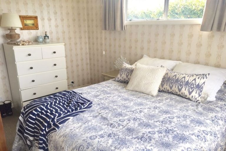 Photo of property in 188 Seaview Road, Westown, New Plymouth, 4310