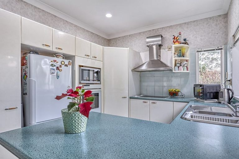 Photo of property in 10 Belvedere Court, West Harbour, Auckland, 0618