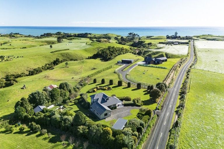 Photo of property in 74 Koru Road, Omata, New Plymouth, 4374