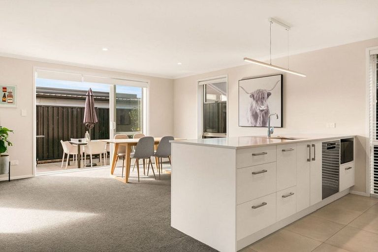 Photo of property in 27 Empire Crescent, Papamoa, 3118