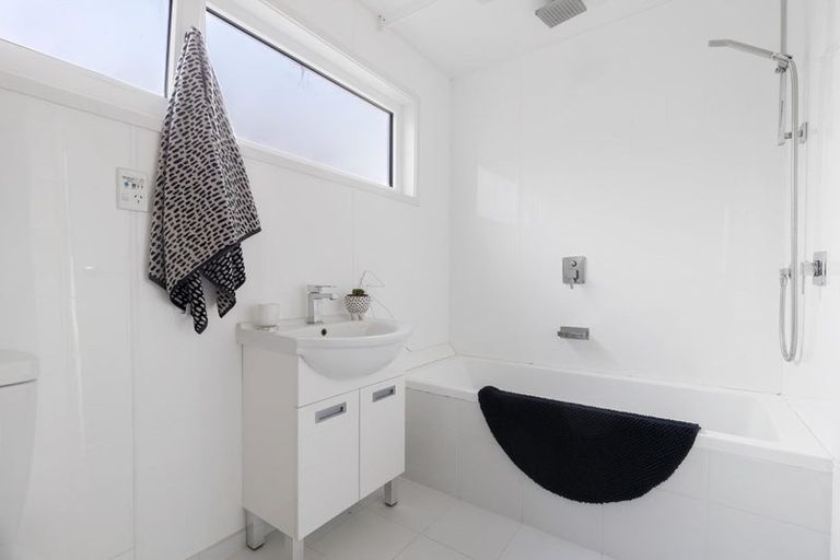 Photo of property in 255 Fernhill Road, Sunshine Bay, Queenstown, 9300