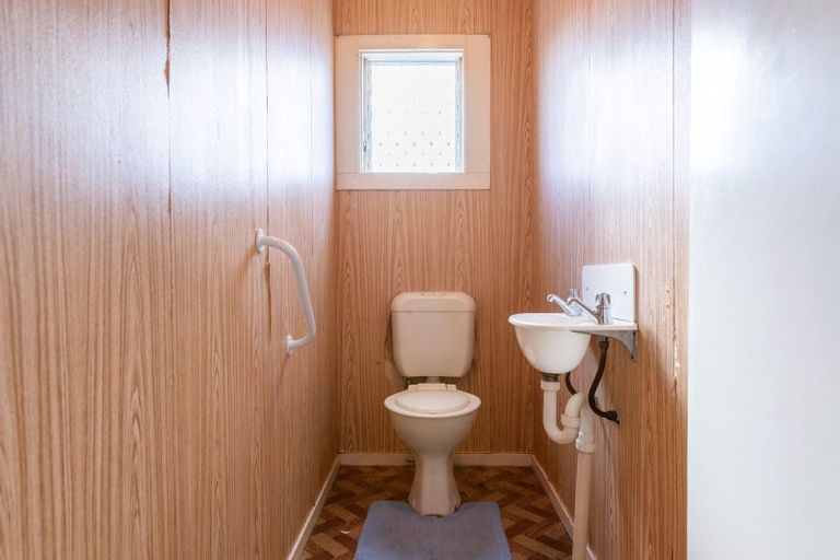 Photo of property in 10 Allardice Street, Dannevirke, 4930