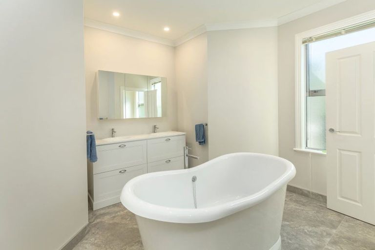 Photo of property in 104 Kuratawhiti Street, Greytown, 5794