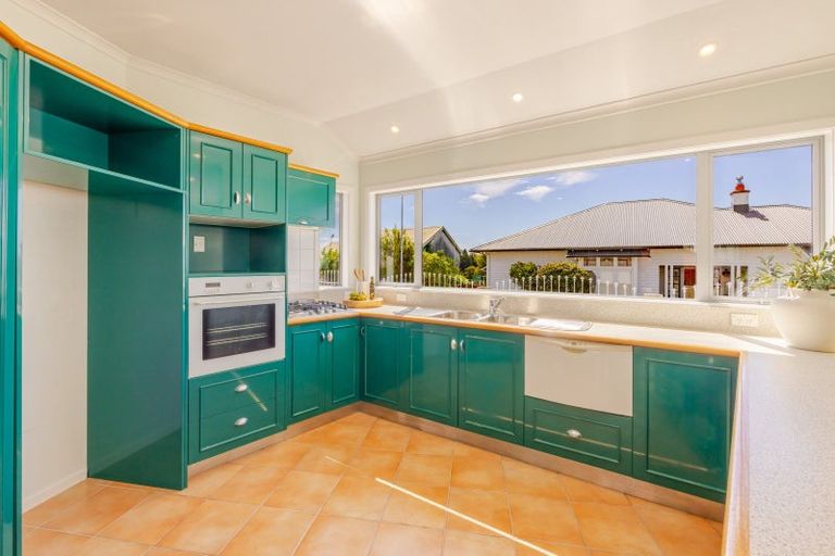 Photo of property in 15 Kavanagh Road, Hospital Hill, Napier, 4110