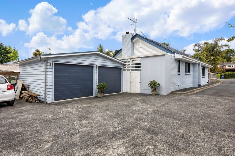 Photo of property in 88 Kaurilands Road, Titirangi, Auckland, 0604