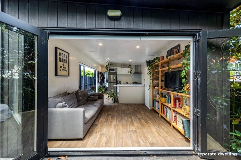 Photo of property in 16 Rossgrove Terrace, Mount Albert, Auckland, 1025