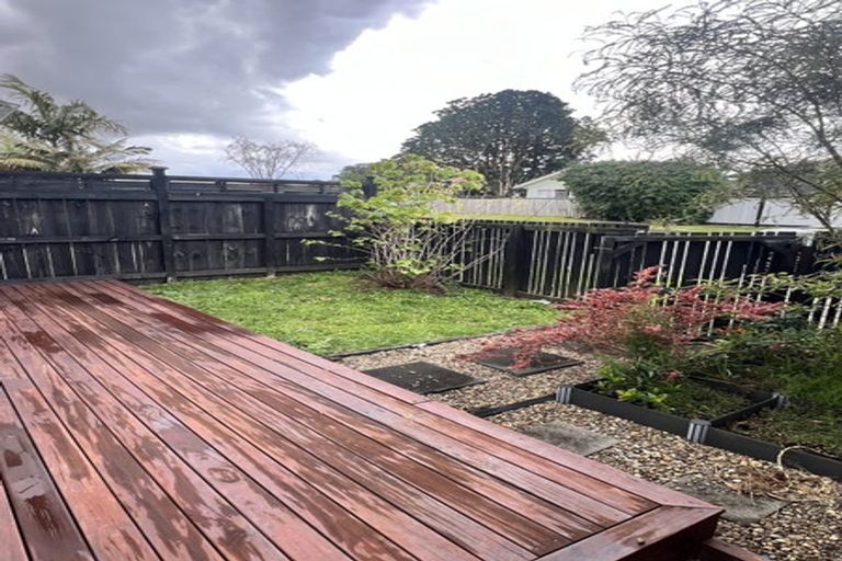 Photo of property in 4e Montmere Avenue, Te Atatu Peninsula, Auckland, 0610
