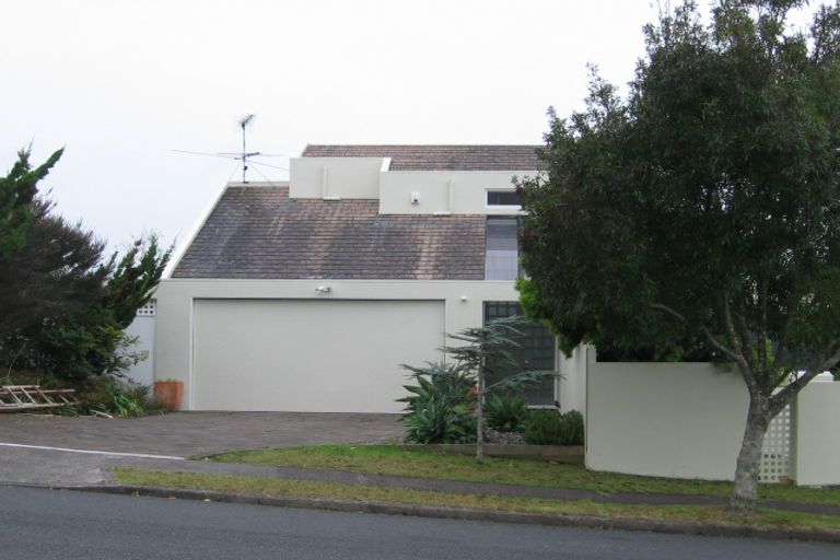 Photo of property in 18 Marina View Drive, West Harbour, Auckland, 0618