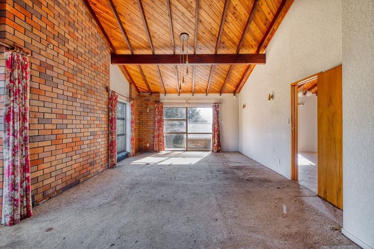 Photo of property in 35 Goodwood Drive, Goodwood Heights, Auckland, 2105