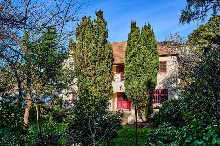 Photo of property in 3 Waiteata Road, Kelburn, Wellington, 6012