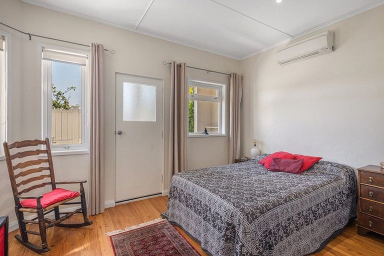 Photo of property in 47 Melbourne Road, Island Bay, Wellington, 6023
