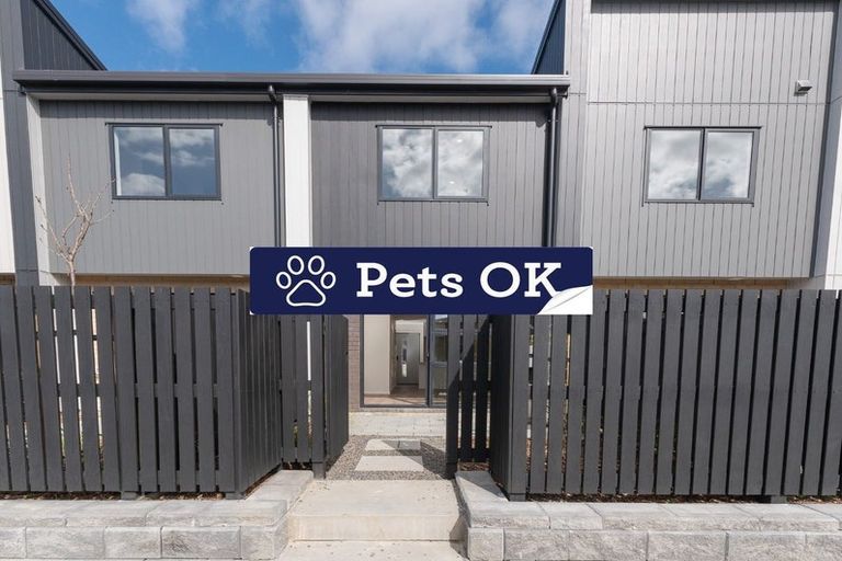 Photo of property in 9/474 West Coast Road, Glen Eden, Auckland, 0602