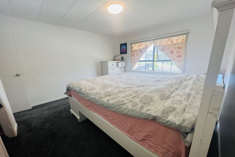 Photo of property in 391 Roscommon Road, Clendon Park, Auckland, 2103
