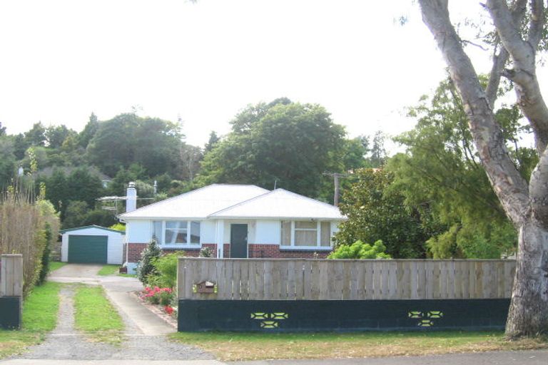 Photo of property in 19 Moeraki Road, Maoribank, Upper Hutt, 5018