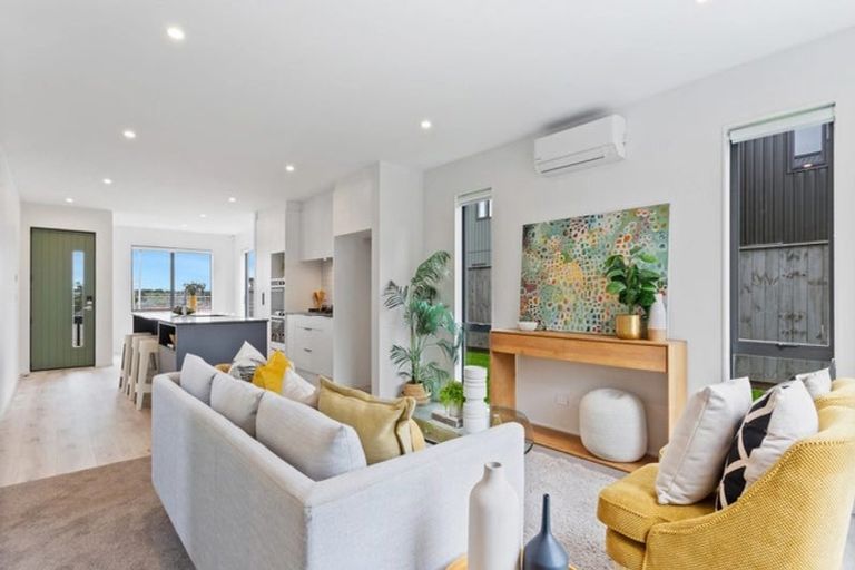 Photo of property in 15 Aquamarine Road, Rosehill, Papakura, 2113