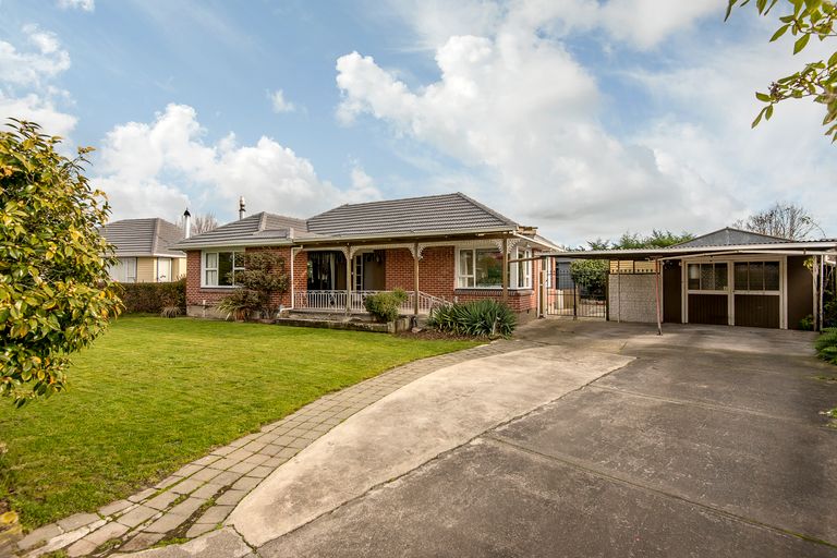 Photo of property in 15 Wilton Crescent, Bishopdale, Christchurch, 8053