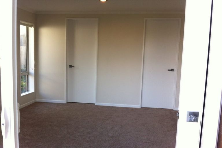 Photo of property in 40 Corricvale Way, Northcross, Auckland, 0630