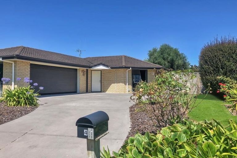 Photo of property in 4 Cranbrook Place, Rototuna North, Hamilton, 3210
