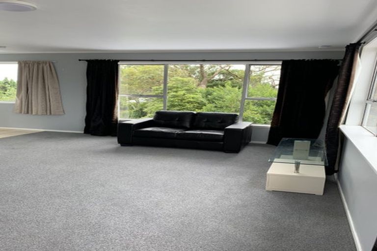 Photo of property in 2/65 Cliff View Drive, Green Bay, Auckland, 0604