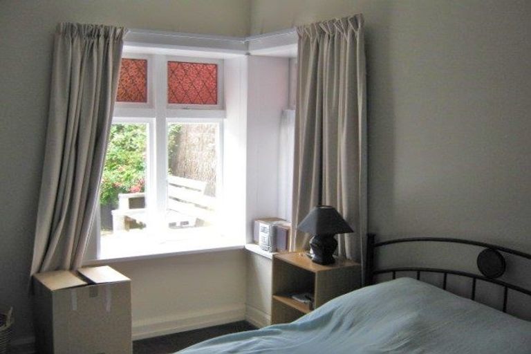 Photo of property in 24 Rolleston Street, Mount Cook, Wellington, 6021