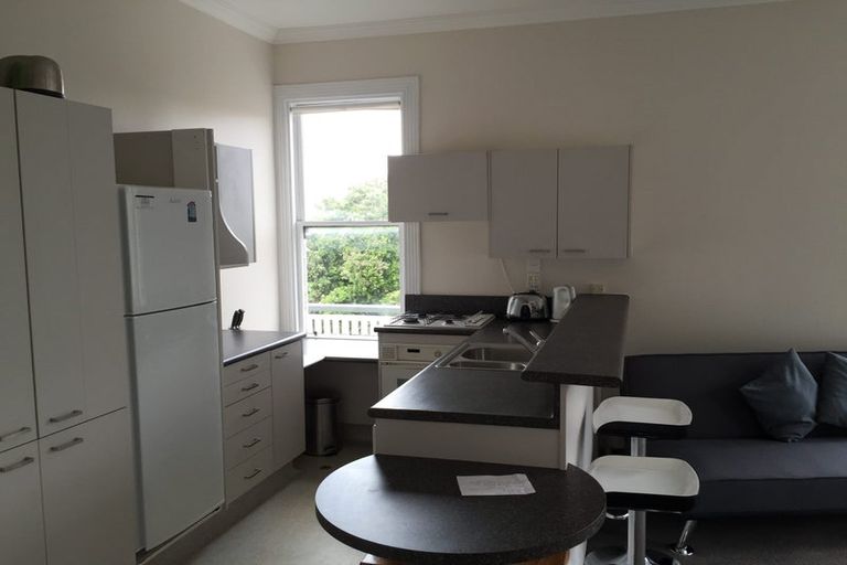 Photo of property in 1/10 Hobson Crescent, Thorndon, Wellington, 6011