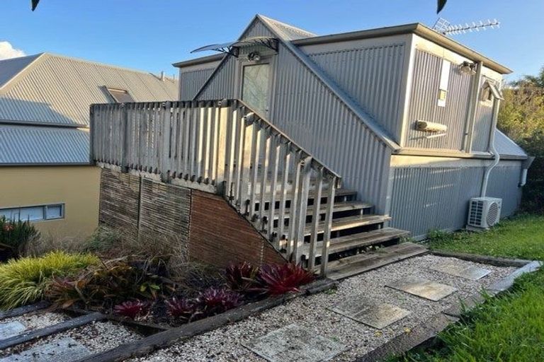 Photo of property in 41 Avonleigh Road, Green Bay, Auckland, 0604