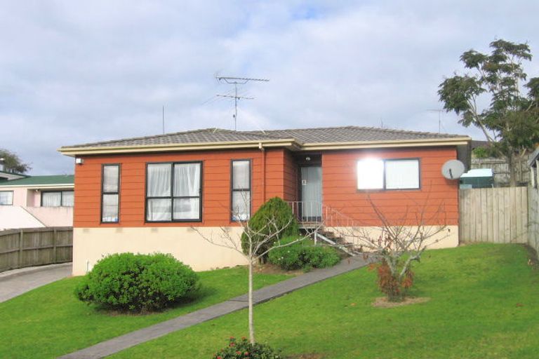 Photo of property in 6 Kearney Place, Massey, Auckland, 0614