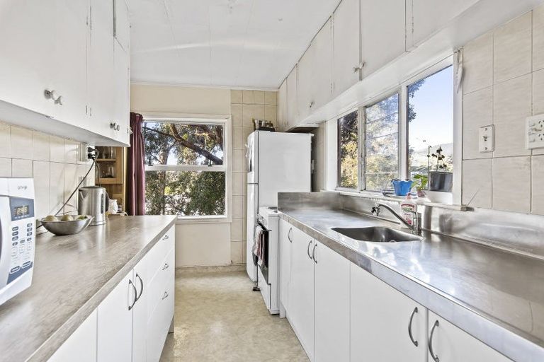 Photo of property in 90 Raumati Road, Raumati Beach, Paraparaumu, 5032