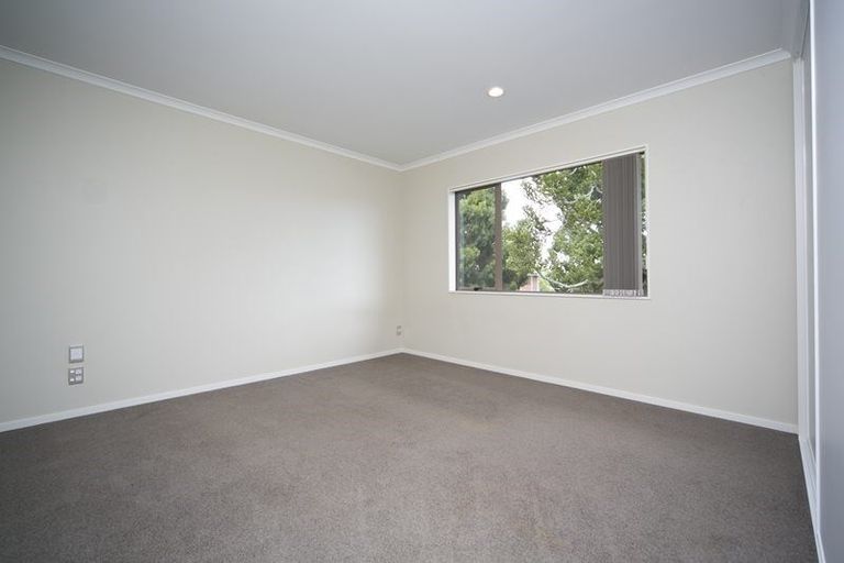 Photo of property in 16d Lincoln Road, Henderson, Auckland, 0610
