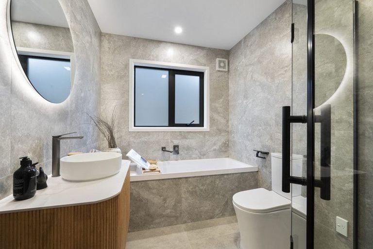 Photo of property in 69b Chivalry Road, Glenfield, Auckland, 0629