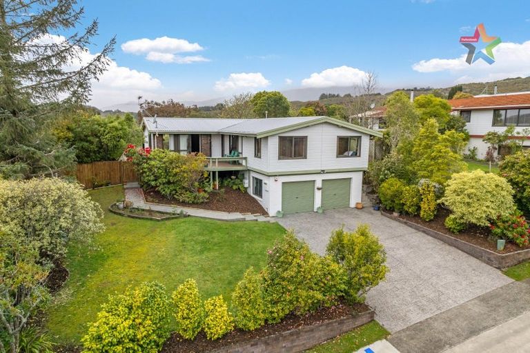 Photo of property in 3 Seymour Grove, Kingsley Heights, Upper Hutt, 5018