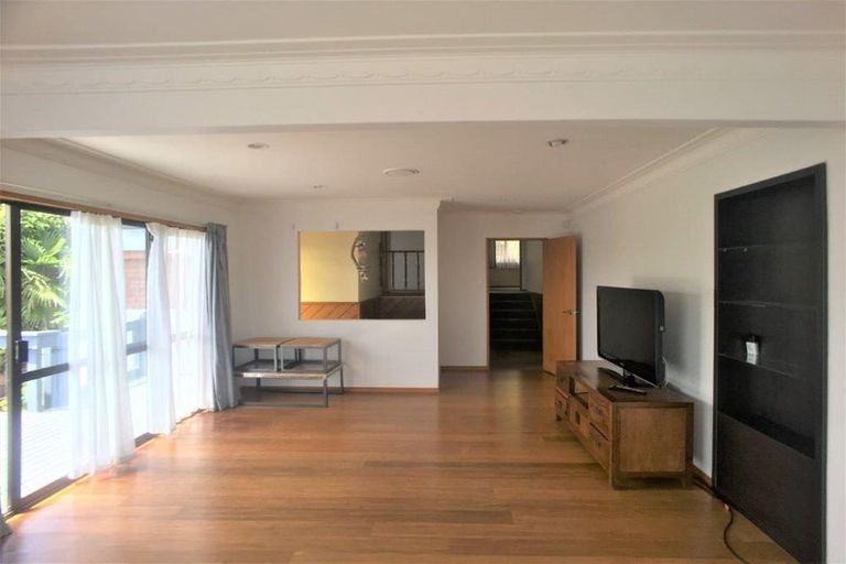 Photo of property in 1/20 Sunnyview Avenue, Shelly Park, Auckland, 2014