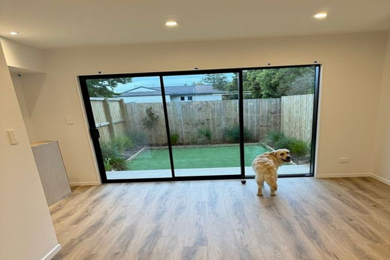 Photo of property in 5/9 Flanshaw Road, Te Atatu South, Auckland, 0610