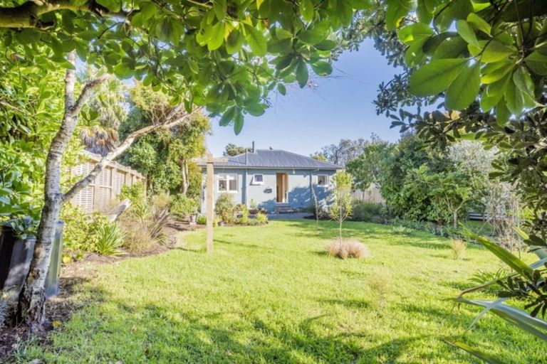 Photo of property in 18 The Avenue, Otaki Beach, Otaki, 5512