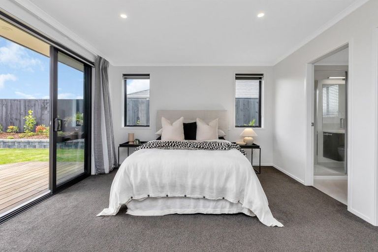 Photo of property in 25 Kitemaunga Avenue, One Tree Point, 0118