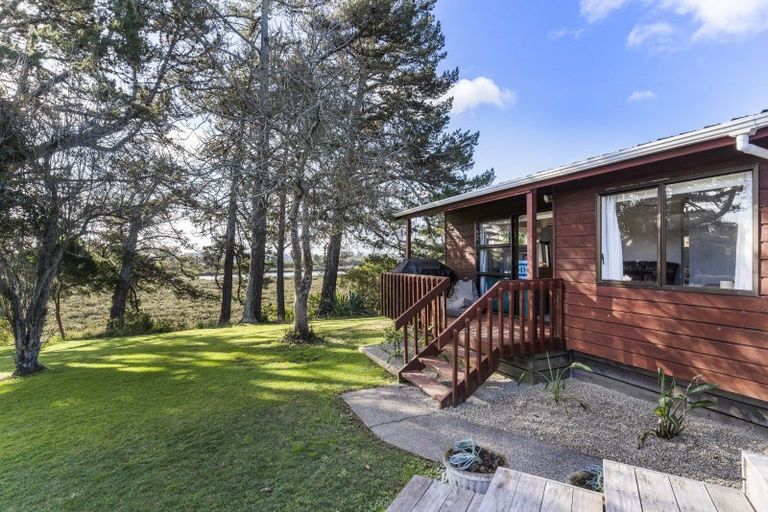 Photo of property in 58 Cobham Crescent, Kelston, Auckland, 0602