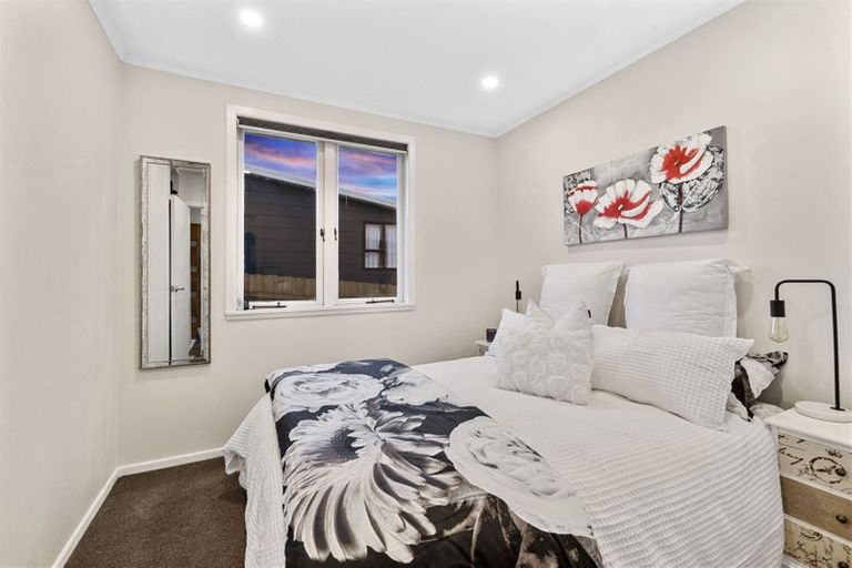 Photo of property in 6 Red Beach Road, Red Beach, 0932