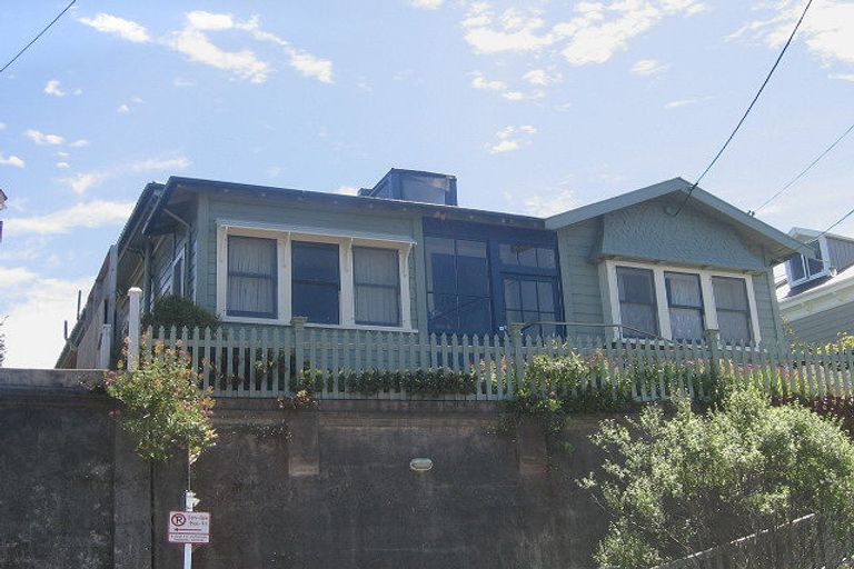 Photo of property in 16 Mariri Road, Kelburn, Wellington, 6012