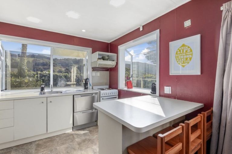 Photo of property in 13 Stratton Street, Normandale, Lower Hutt, 5010