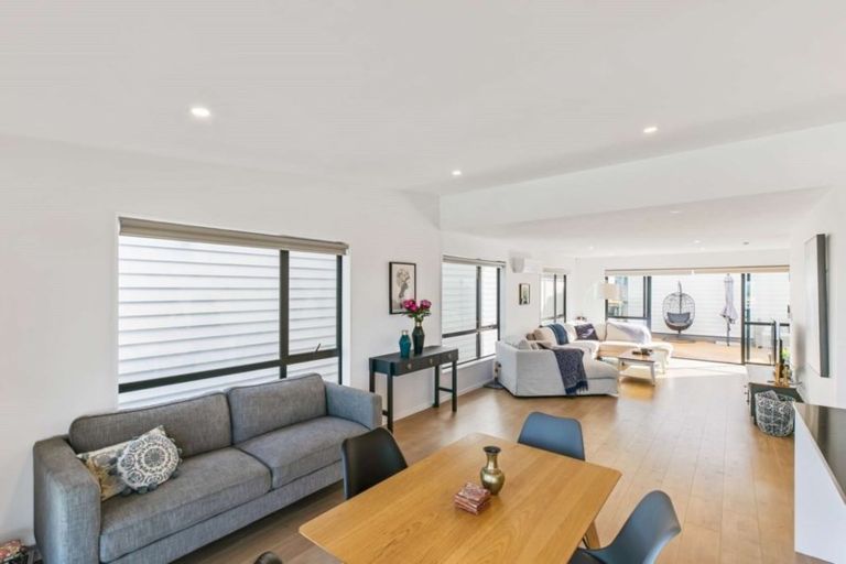 Photo of property in 50 Ascension Crescent, Orewa, 0931