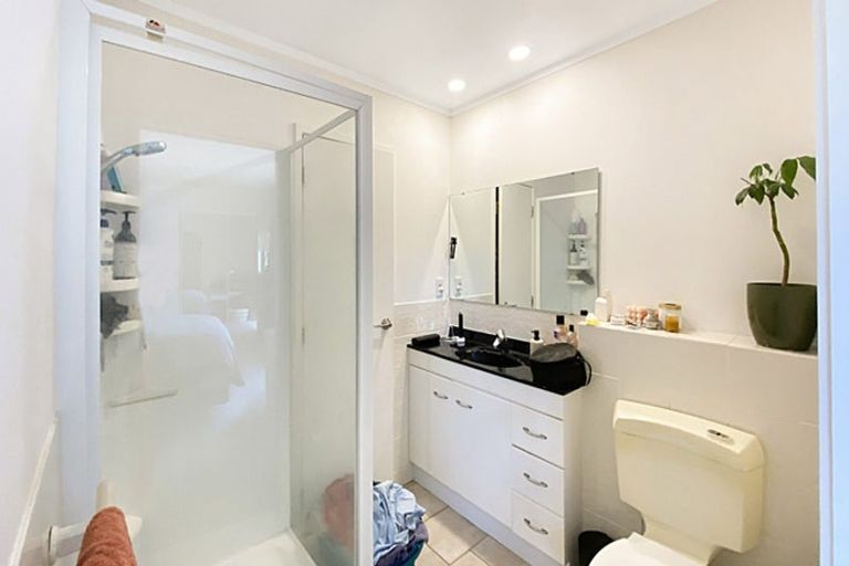 Photo of property in 9 Jessika Place, Conifer Grove, Takanini, 2112