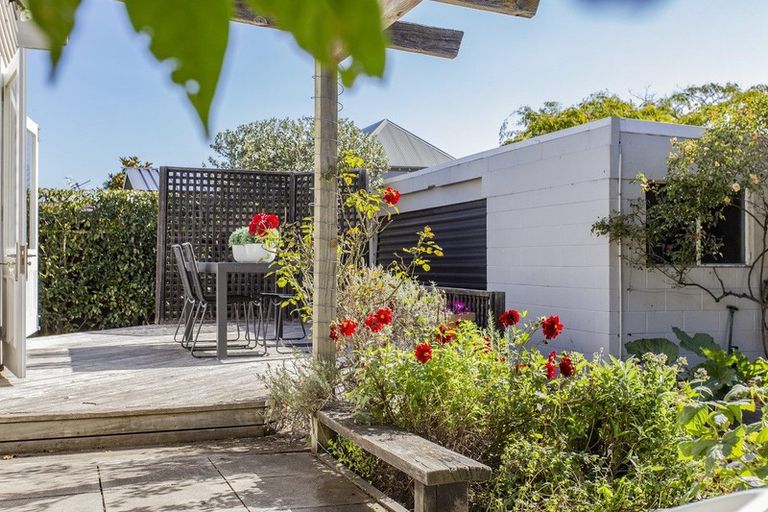 Photo of property in 33 Mays Road, St Albans, Christchurch, 8052