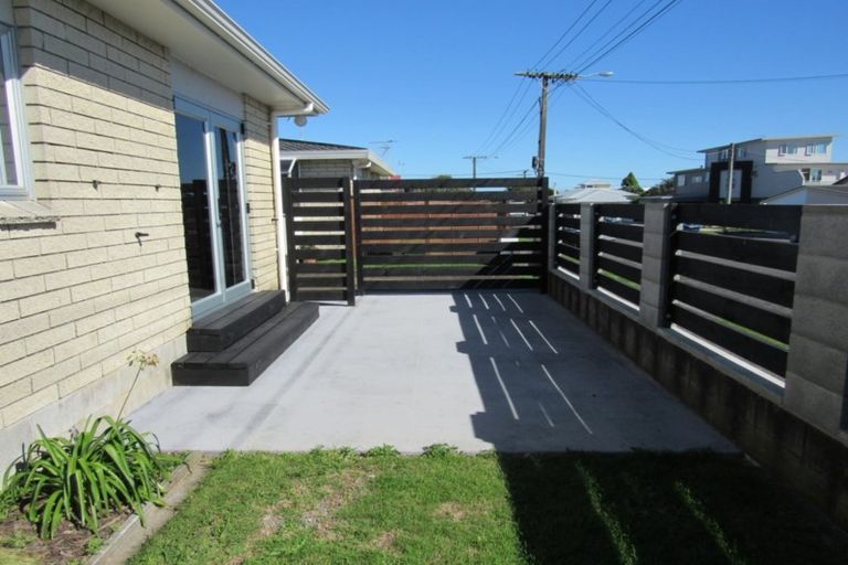 Photo of property in 3/10 Karamu Street, Strandon, New Plymouth, 4312