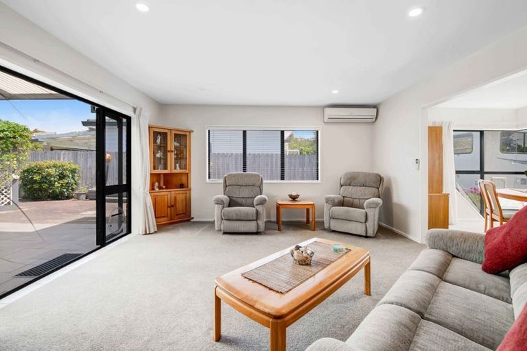 Photo of property in 9 Crampton Court, Orewa, 0931