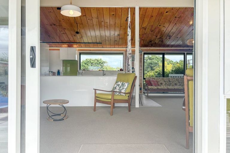 Photo of property in 1a Field Way, Waikanae Beach, Waikanae, 5036